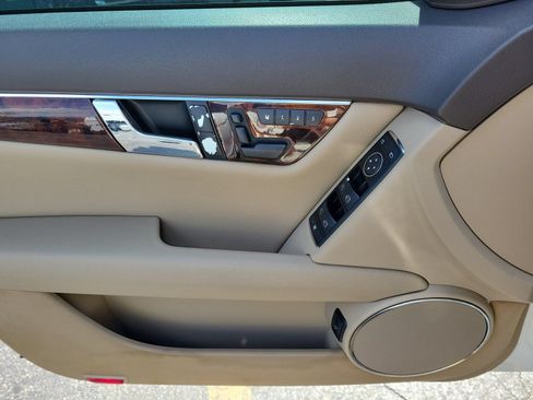 Used 2010 Mercedes-Benz C 300 Sedan image 16