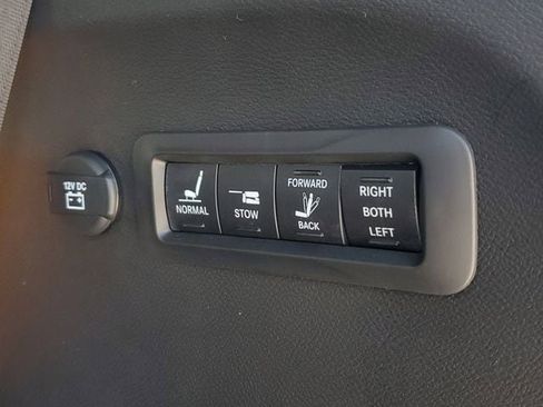 New 2026 Chrysler Pacifica Pinnacle FWD image 9