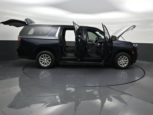 Used 2024 Chevrolet Suburban LS RWD image 33