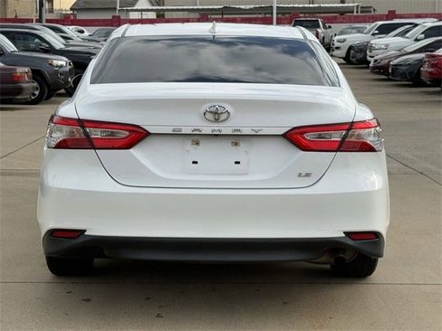 Used 2019 Toyota Camry LE image 5