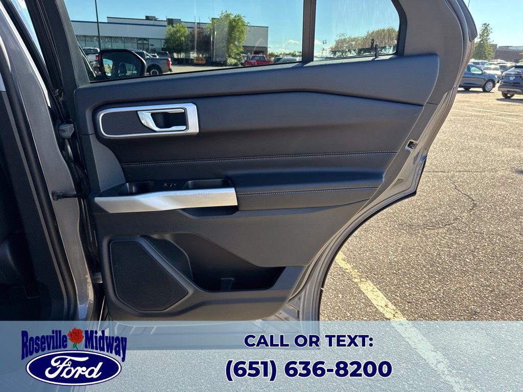 Used 2022 Ford Explorer XLT w/ Equipment Group 202A AWD/4WD image 34