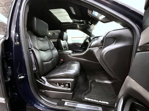 Used 2017 Cadillac Escalade Platinum image 15