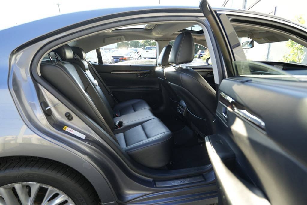 Used 2015 Lexus ES 350 w/ Ultra Luxury Package FWD image 38