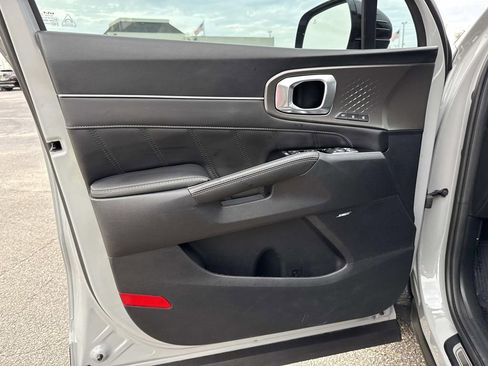 Used 2023 Kia Sorento SX image 18