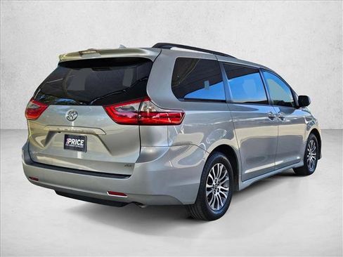 Used 2020 Toyota Sienna XLE FWD image 5