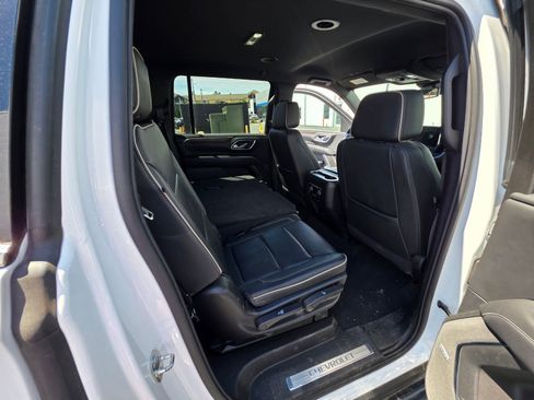 Used 2024 Chevrolet Suburban Premier AWD/4WD image 14