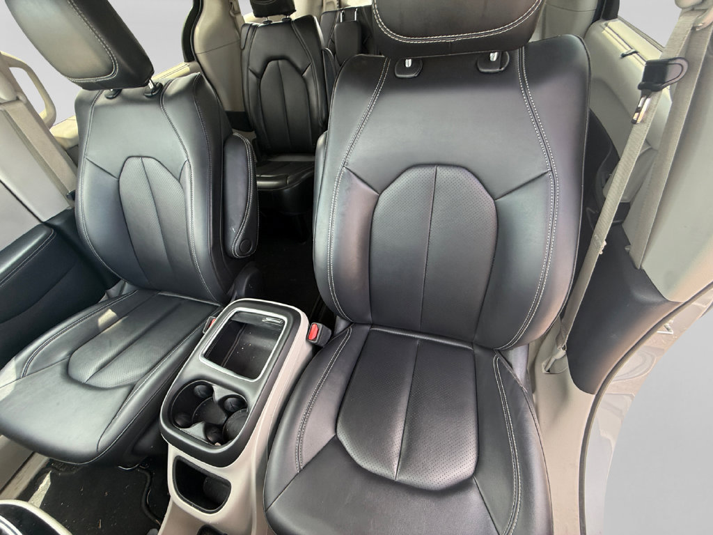 Used 2024 Chrysler Pacifica Touring-L FWD image 23