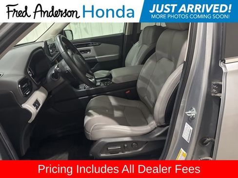 Used 2025 Honda Pilot EX-L image 3