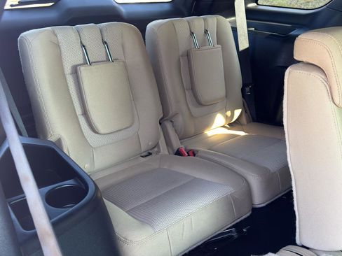 Used 2016 Ford Explorer XLT image 41
