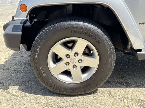 Used 2015 Jeep Wrangler Sahara w/ Connectivity Group AWD/4WD image 4