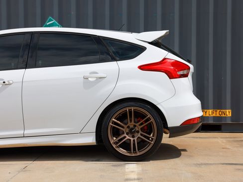 Used 2017 Ford Focus ST image 31