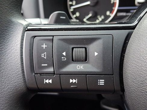 Used 2023 Nissan Rogue SV AWD/4WD image 21