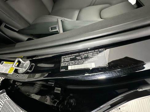 Used 2025 Volvo XC60 B5 Plus image 12