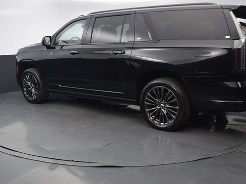 Used 2026 Cadillac Escalade ESV Platinum Sport w/ LPO, Floor Liner Package AWD/4WD image 4