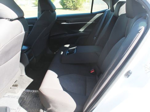 Used 2020 Toyota Camry LE image 38