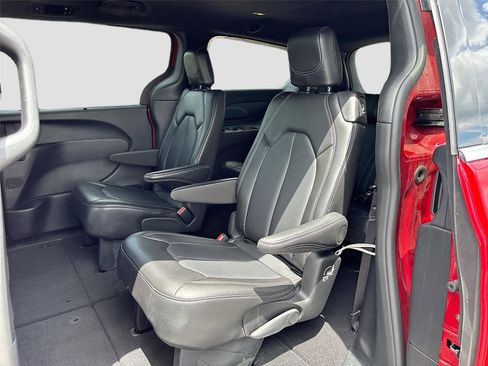 Used 2025 Chrysler Pacifica Select FWD image 23