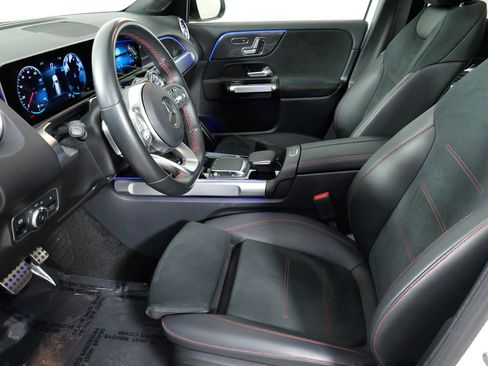 Used 2021 Mercedes-Benz GLB 250 4MATIC image 20
