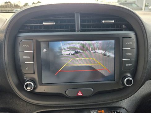 Used 2023 Kia Soul LX w/ LX Technology Package image 19