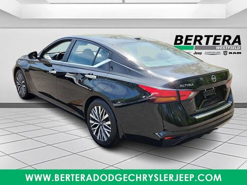 Used 2023 Nissan Altima 2.5 SV FWD image 4