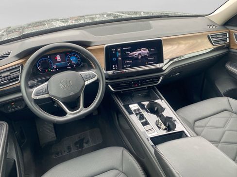 Used 2025 Volkswagen Atlas SE AWD/4WD image 15