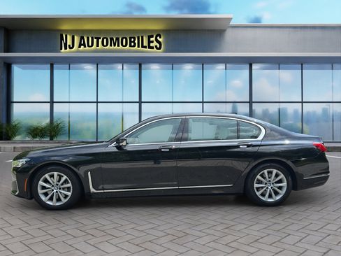 Used 2021 BMW 740i xDrive w/ Luxury Rear Seating Package image 4