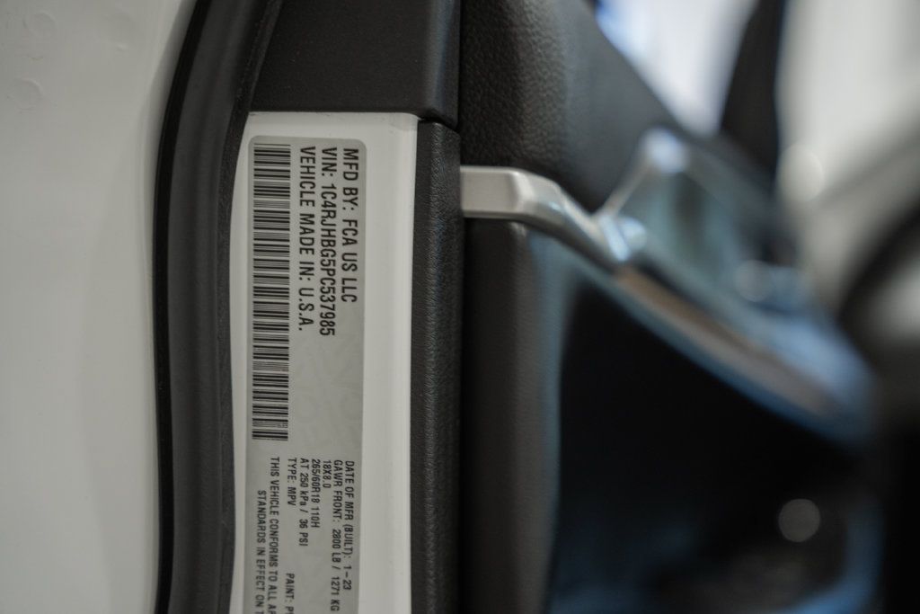 Certified 2023 Jeep Grand Cherokee Limited AWD/4WD image 45