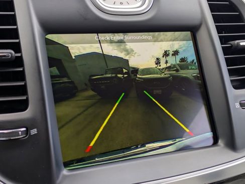 Used 2017 Chrysler 300 Limited image 13