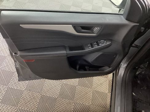 Used 2022 Ford Escape SE w/ Convenience Package image 16