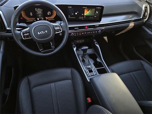 Certified 2025 Kia Sorento S w/ Panoramic Sunroof Package image 17