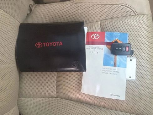 Used 2019 Toyota Highlander Limited Platinum image 39
