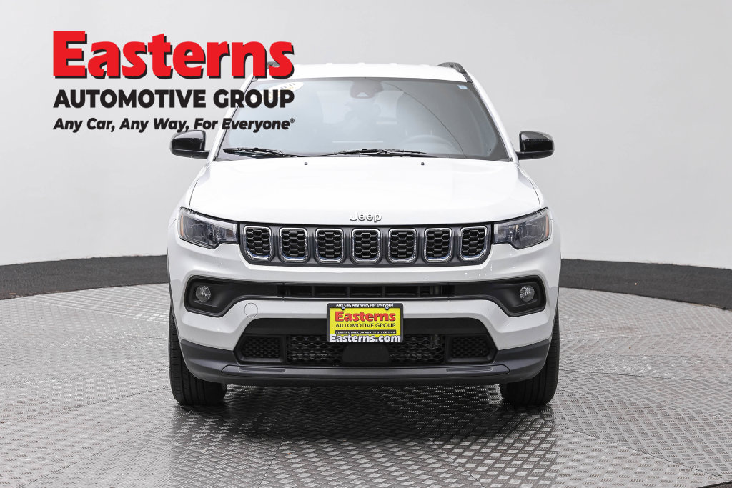 Used 2024 Jeep Compass Latitude AWD/4WD image 4