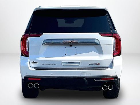 Used 2024 GMC Yukon AT4 AWD/4WD image 7
