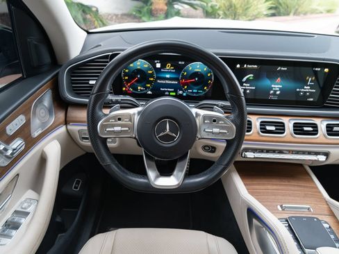 Used 2023 Mercedes-Benz GLS 450 4MATIC image 43