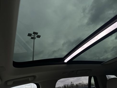 Used 2025 Volvo XC90 T8 Plus w/ Protection Package Premier image 19