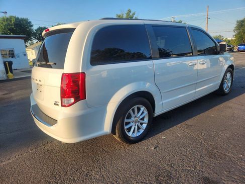 Used 2016 Dodge Grand Caravan SXT FWD image 4