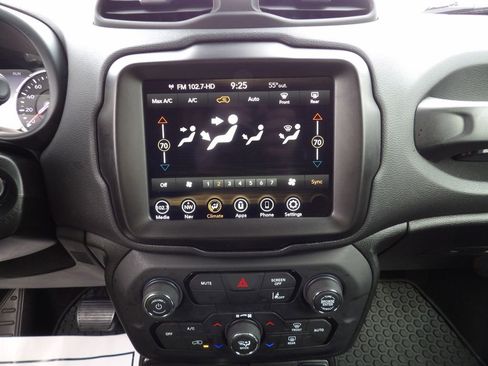 Used 2023 Jeep Renegade Latitude image 17