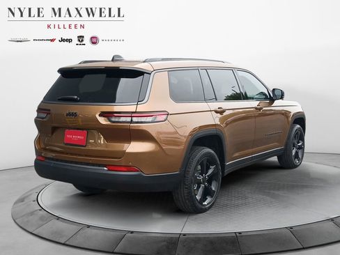 New 2026 Jeep Grand Cherokee L Limited RWD image 16