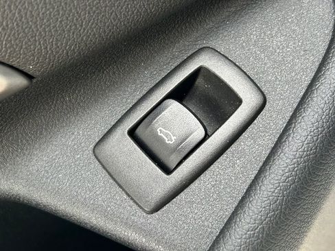 Used 2021 BMW 540i w/ Premium Package image 29