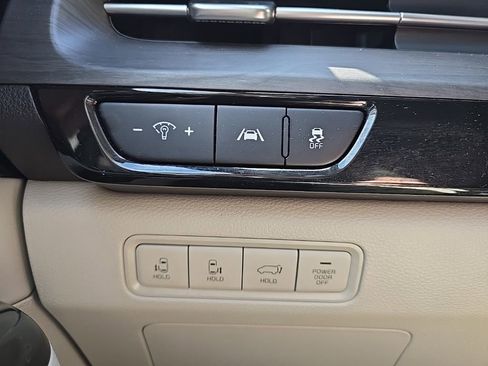 Used 2024 Kia Carnival SX FWD image 16