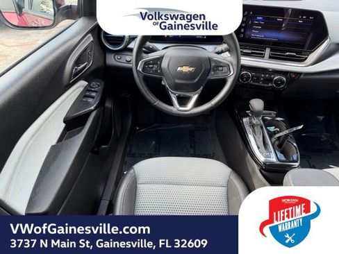 Used 2025 Chevrolet Trax LT w/ LT Convenience Package FWD image 15