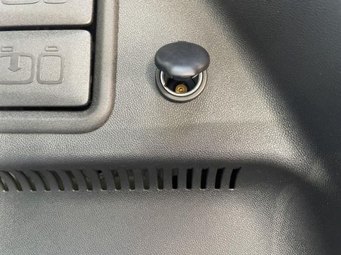 Used 2019 Chevrolet Equinox LT w/ Driver Convenience Package FWD image 41