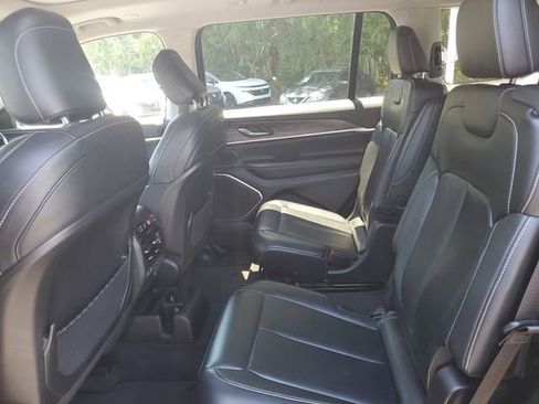 Used 2022 Jeep Grand Cherokee L Limited RWD image 10