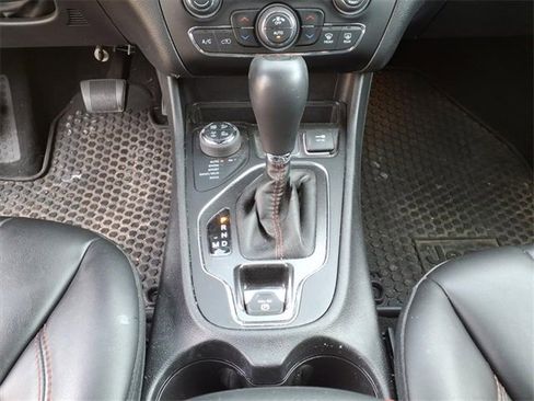 Used 2019 Jeep Cherokee Trailhawk w/ Cold Weather Group image 24