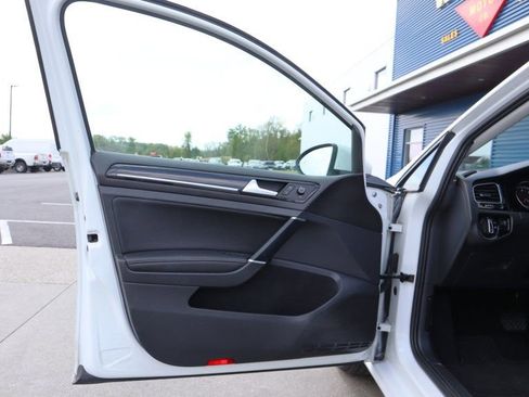 Used 2018 Volkswagen Golf SEL image 15