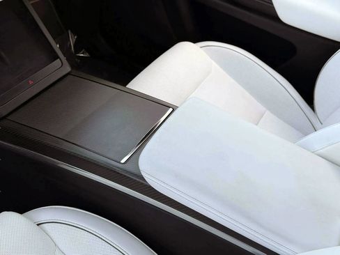 Used 2023 Tesla Model X Plaid image 23