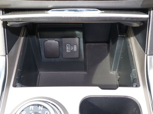 Used 2020 Ford Explorer XLT w/ Equipment Group 202A image 23