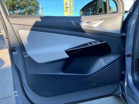 Used 2023 Volkswagen ID.4 Pro image 21