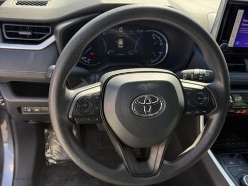 Used 2025 Toyota RAV4 XLE AWD/4WD image 19