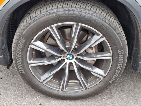 Used 2025 BMW X5 xDrive40i w/ M Sport Package AWD/4WD image 9