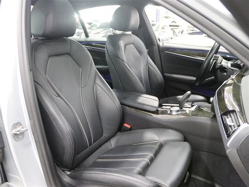 Used 2019 BMW 530i xDrive w/ Convenience Package AWD/4WD image 24